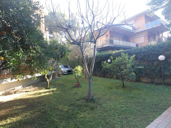 casa indipendente in vendita a Roma in zona Romanina