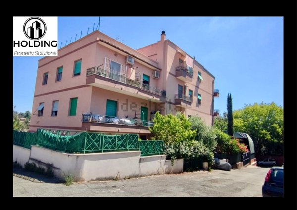 appartamento in vendita a Roma in zona Colle del Sole
