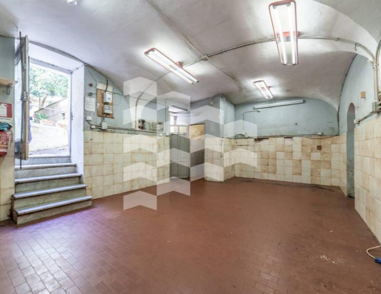 locale commerciale in vendita a Roma in zona Della Vittoria