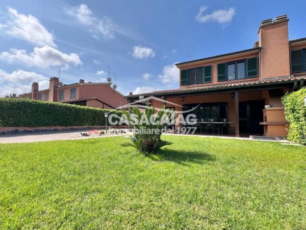 casa indipendente in vendita a Roma in zona Infernetto