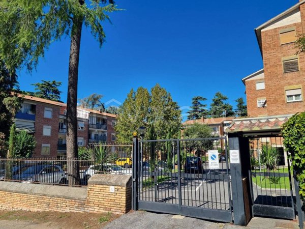 appartamento in vendita a Roma in zona Torre Spaccata