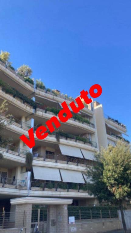 appartamento in vendita a Roma in zona EUR