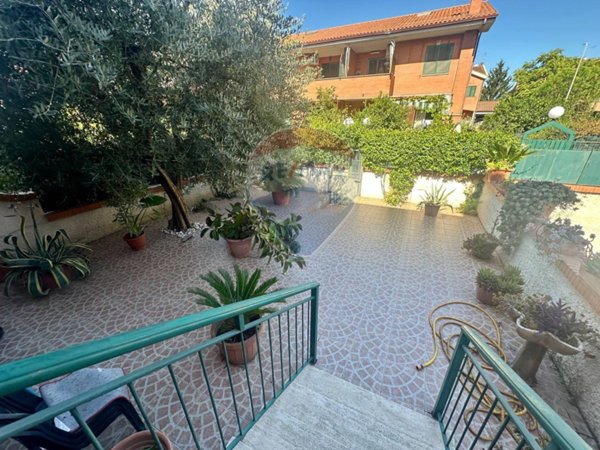 casa indipendente in vendita a Roma
