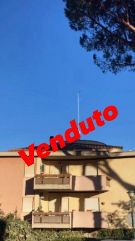 appartamento in vendita a Roma in zona Mostacciano