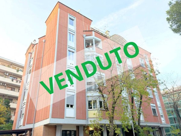 appartamento in vendita a Roma in zona Ardeatino