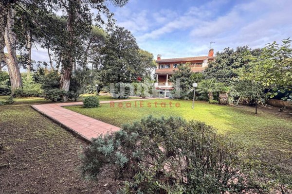 casa indipendente in vendita a Roma