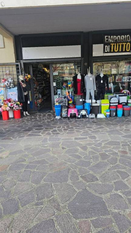 negozio in vendita a Roma in zona Spinaceto