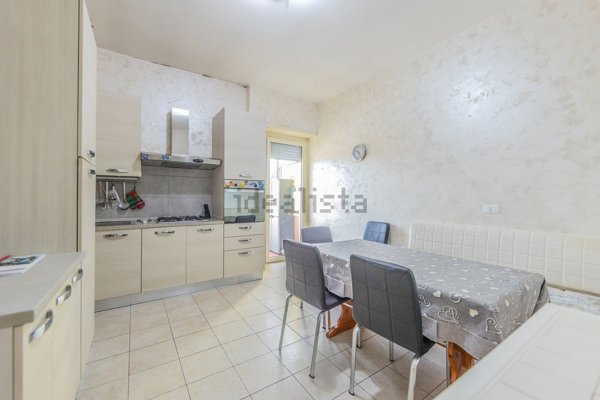 appartamento in vendita a Roma in zona Lunghezza