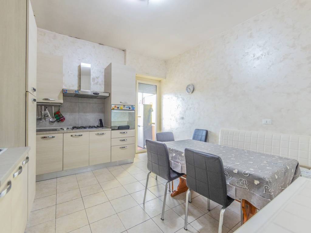 appartamento in vendita a Roma in zona Torre Angela