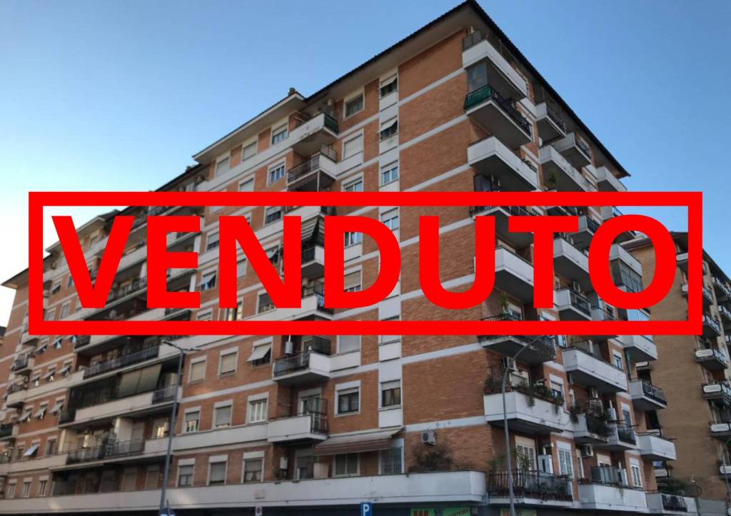 appartamento in vendita a Roma in zona Tuscolano