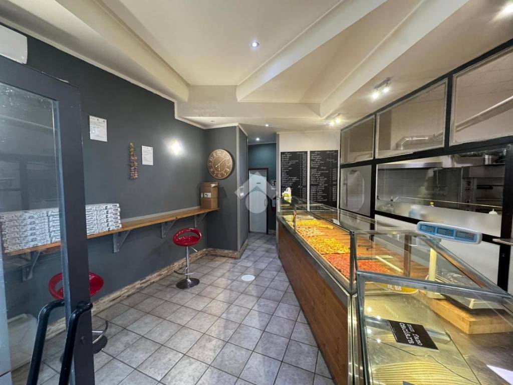 negozio in vendita a Roma in zona Ostia