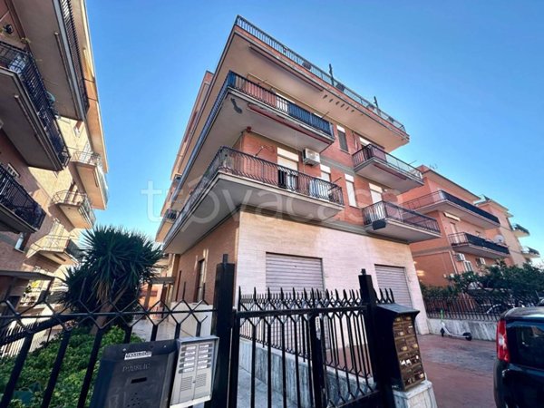 appartamento in vendita a Roma in zona Colle del Sole
