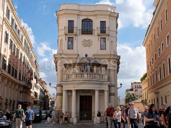 appartamento in vendita a Roma in zona Trevi-Colonna