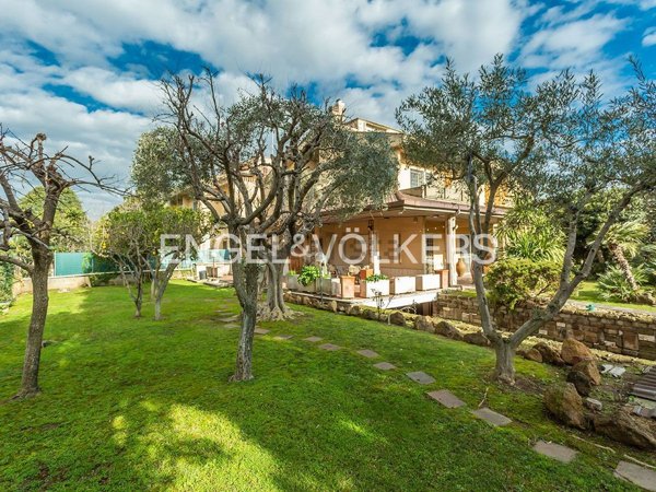 casa indipendente in vendita a Roma in zona Infernetto