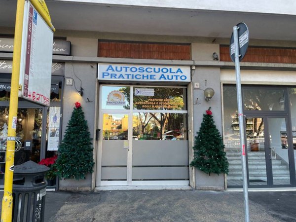 negozio in vendita a Roma in zona Ostiense