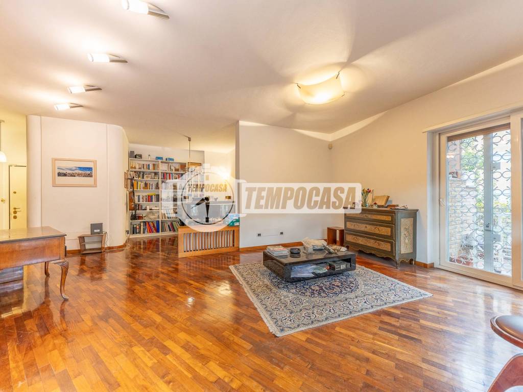 appartamento in vendita a Roma in zona Ardeatino