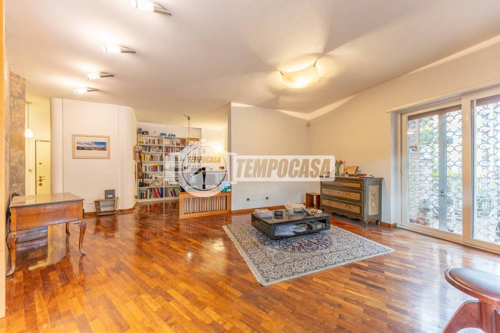 appartamento in vendita a Roma in zona Ardeatino