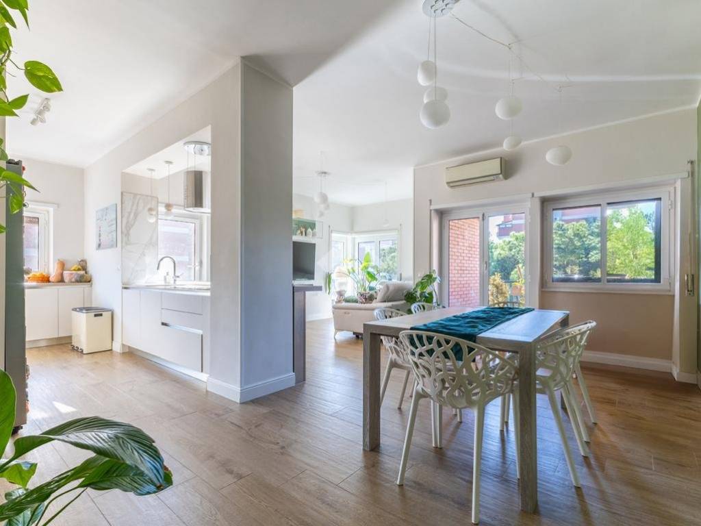 appartamento in vendita a Roma in zona Ardeatino