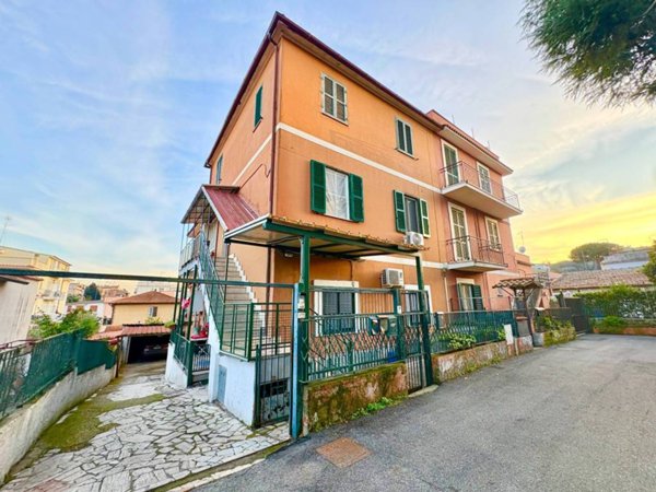 appartamento in vendita a Roma in zona Tomba di Nerone