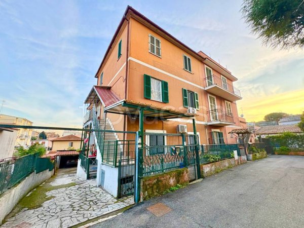 appartamento in vendita a Roma in zona Tomba di Nerone