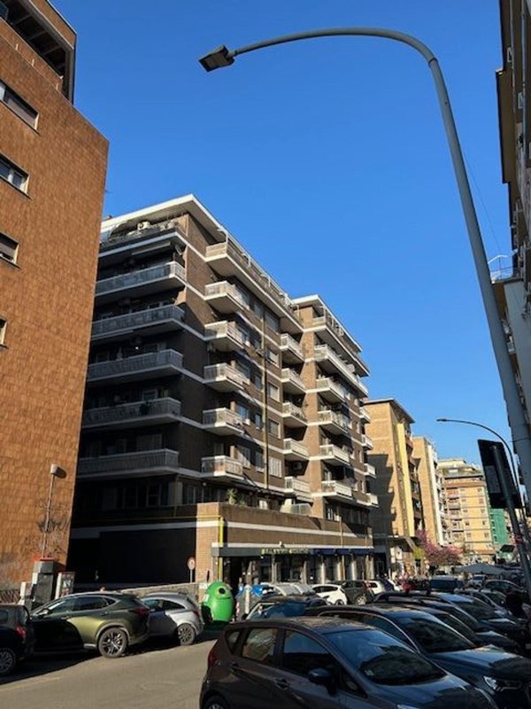 appartamento in vendita a Roma in zona Ostiense
