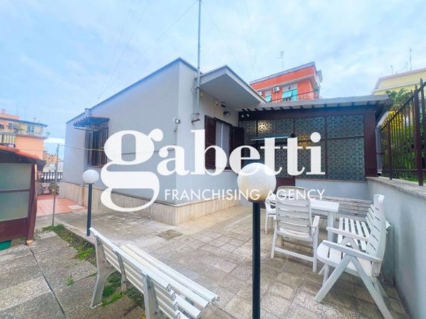 casa indipendente in vendita a Roma in zona Prenestino-Centocelle