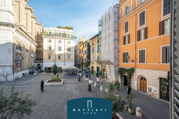 appartamento in vendita a Roma in zona Parione/Sant'Eustachio
