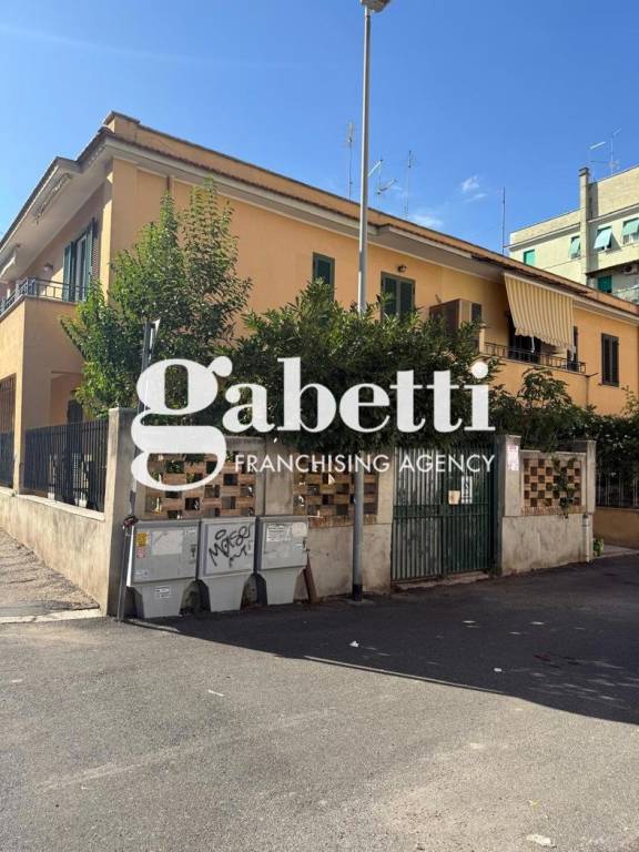 appartamento in vendita a Roma in zona Prenestino-Centocelle
