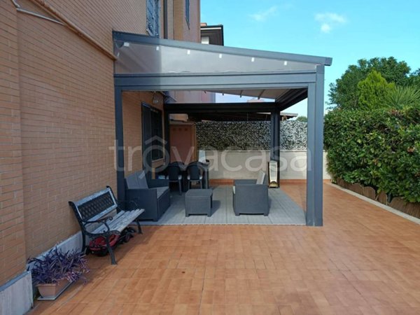 appartamento in vendita a Roma in zona Osteria del Curato