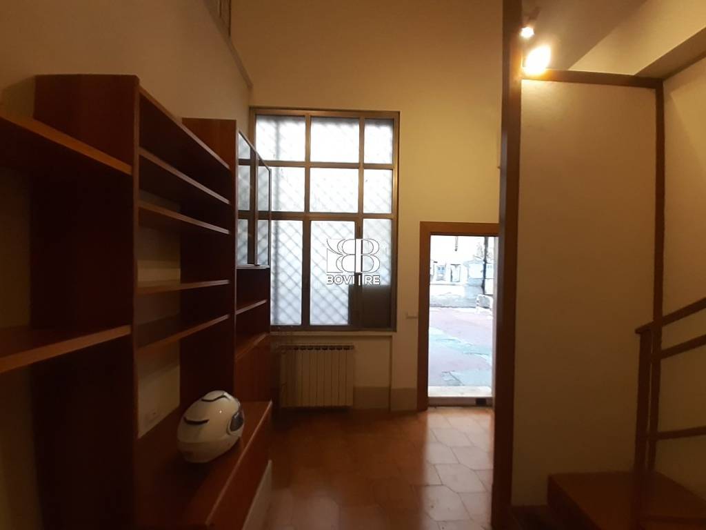 negozio in vendita a Roma in zona Cinecittà