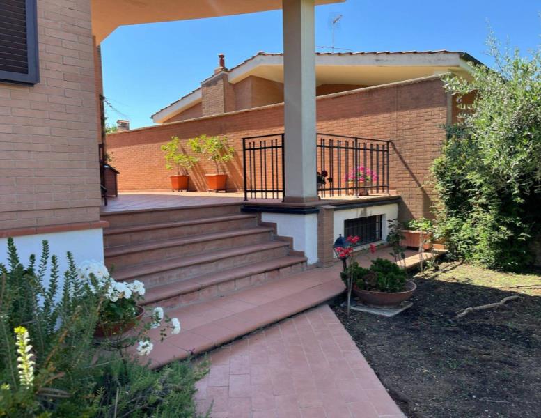 casa indipendente in vendita a Roma
