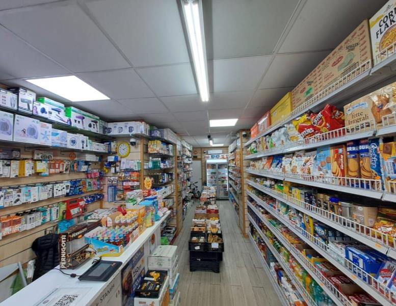 locale commerciale in vendita a Roma in zona Prenestino-Centocelle