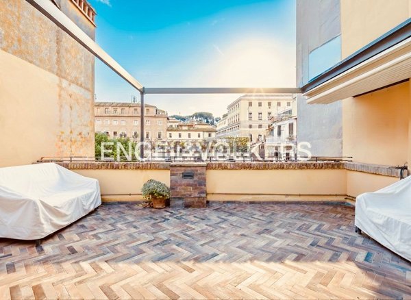 appartamento in vendita a Roma in zona Rione Borgo