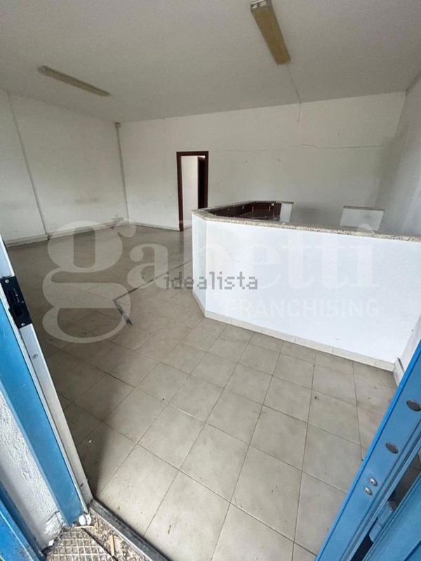 ufficio in vendita a Roma in zona Torre Angela