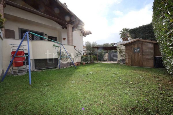 casa indipendente in vendita a Roma in zona Infernetto