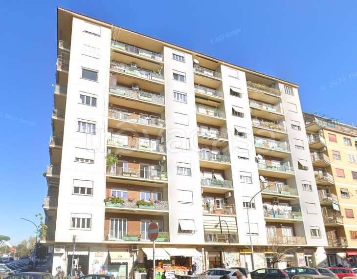 appartamento in vendita a Roma in zona Ostiense