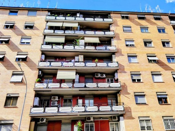 appartamento in vendita a Roma in zona Tuscolano