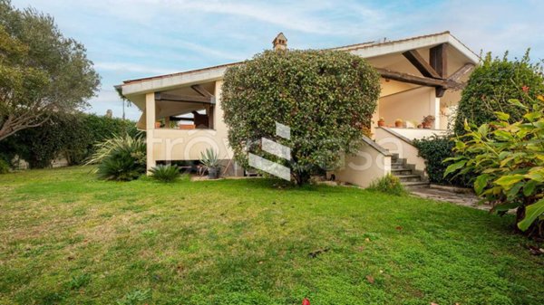 casa indipendente in vendita a Roma in zona Infernetto