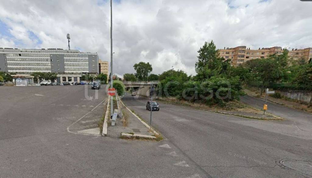 ufficio in vendita a Roma in zona Spinaceto