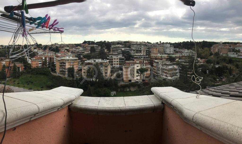 appartamento in vendita a Roma in zona Tomba di Nerone