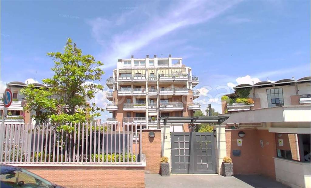 appartamento in vendita a Roma in zona Ostiense