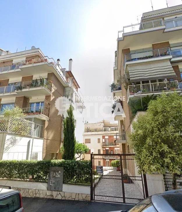 appartamento in vendita a Roma in zona Gianicolense