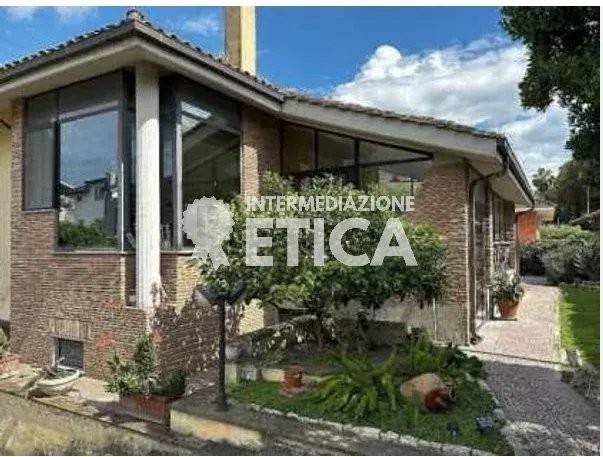 casa indipendente in vendita a Roma in zona Infernetto