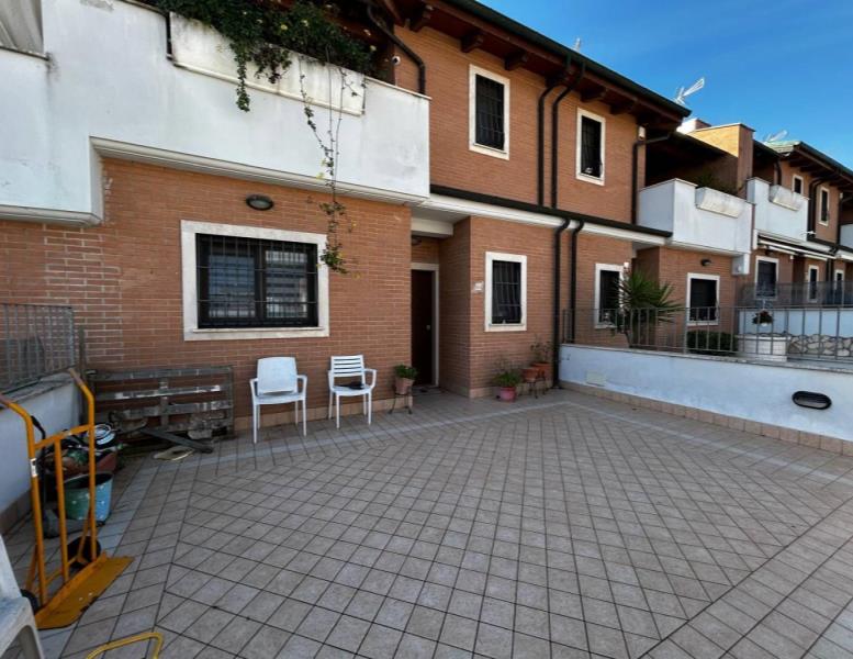 casa indipendente in vendita a Roma in zona Monte Migliore