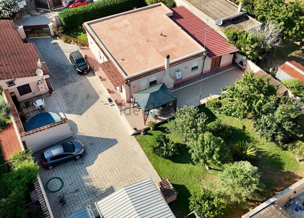 casa indipendente in vendita a Roma in zona Ostia Antica