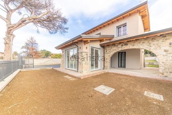 casa indipendente in vendita a Roma in zona Borghesiana