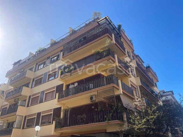 appartamento in vendita a Roma in zona Ostia