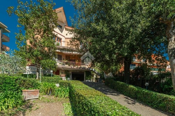 casa indipendente in vendita a Roma in zona Prima Porta