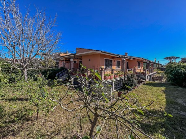 casa indipendente in vendita a Roma in zona Infernetto