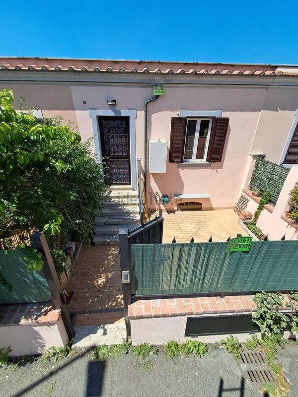 casa indipendente in vendita a Roma
